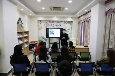 中山市第一人民法院开授“父母课堂”