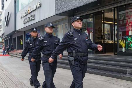 ·17年里平均4天抓获一名嫌犯