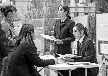 体现时代要求&nbsp;反映地方特色 地方立法，整装再踏新征程