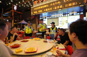 深圳公安深入开展夏夜治安巡查宣防第一次集中统一行动