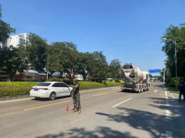 突发车祸&nbsp;&nbsp;广东中山海警执法员紧急救援受伤男子