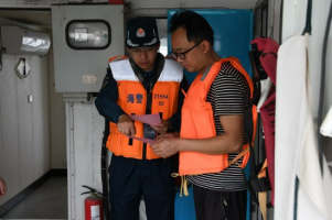 广东中山海警局开展地球日主题活动