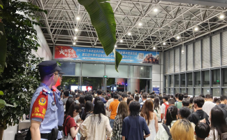 当“五一”遇上“五四”&nbsp;&nbsp;藏蓝青春书写日夜坚守