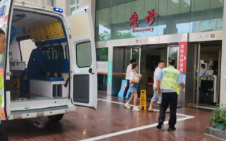 男子脑出血急需转院&nbsp;&nbsp;广东中山港口城区交警开道护送