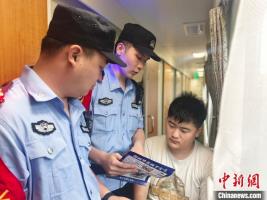 中越国际联运旅客列车乘警：用细心守护旅客跨国行