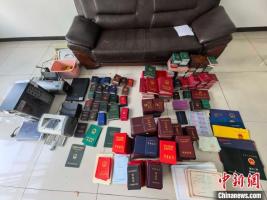 江西九江警方捣毁一制假黑窝点 查获伪造公章1400余枚