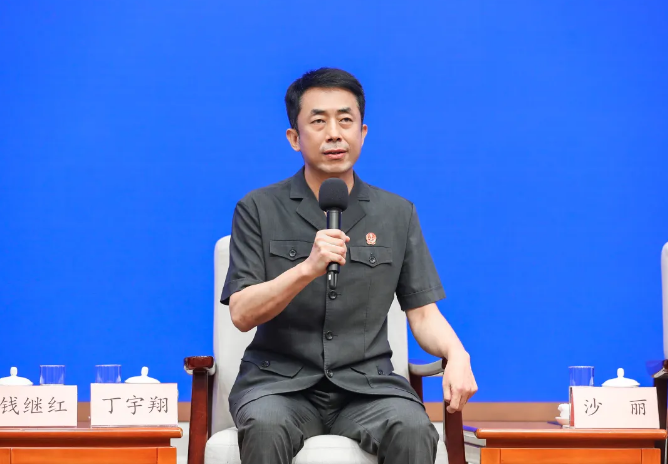 钱继红等五位一线法官亮相国新办中外记者见面会