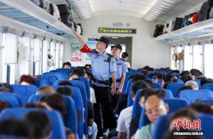 铁路公安暑运期间加强防范打击“盗抢骗”案件